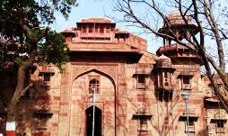 शिक्षा विभाग के दोहरे मापदंड
