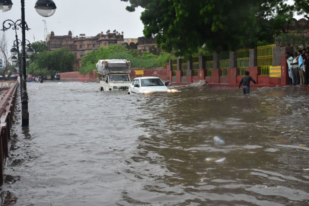 अत्यधिक बारिश के चलते विद्यार्थियों के लिए अवकाश की घोषणा